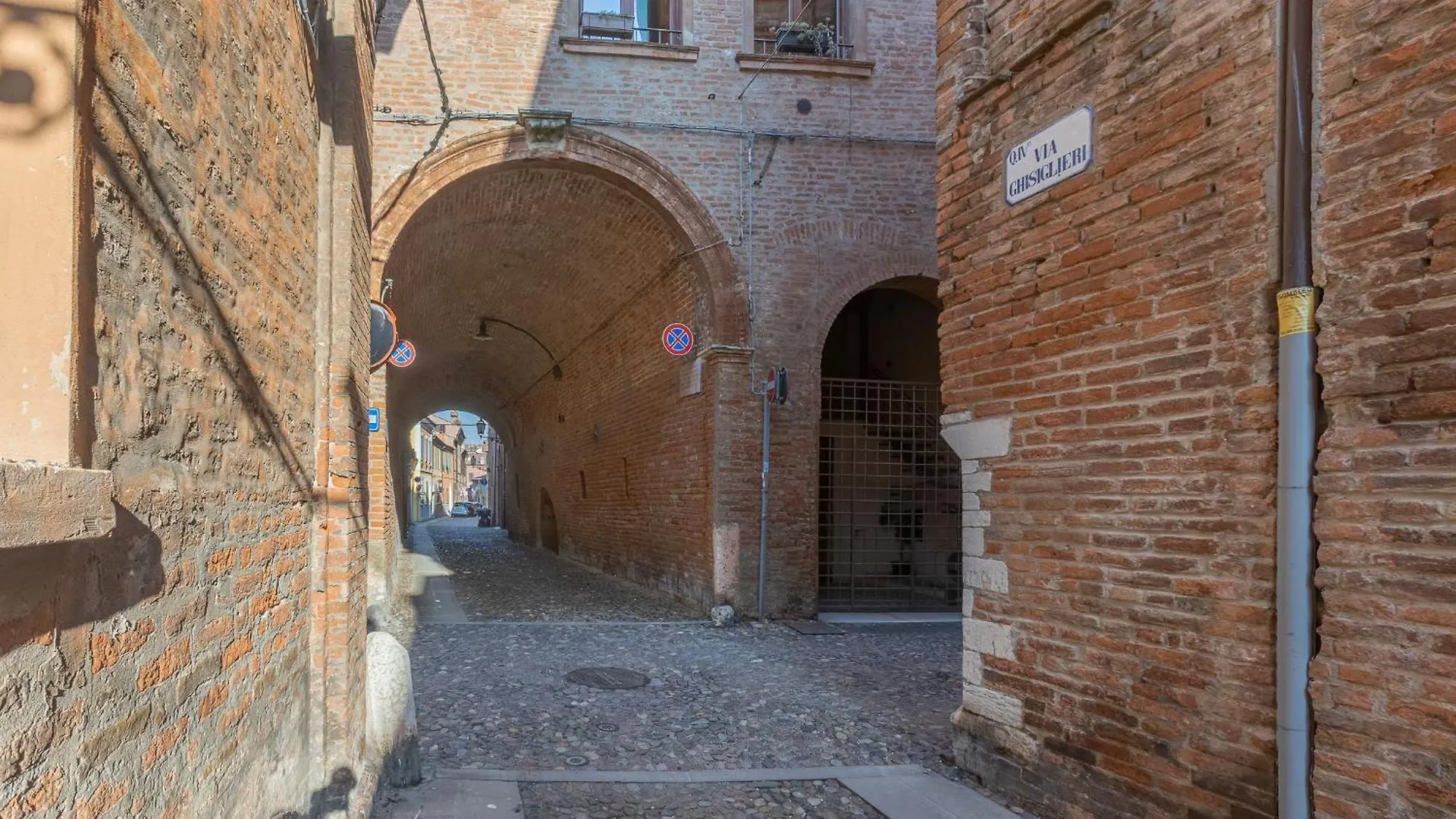 Exclusive Duplex Apartment In The City Center X9! Ferrara