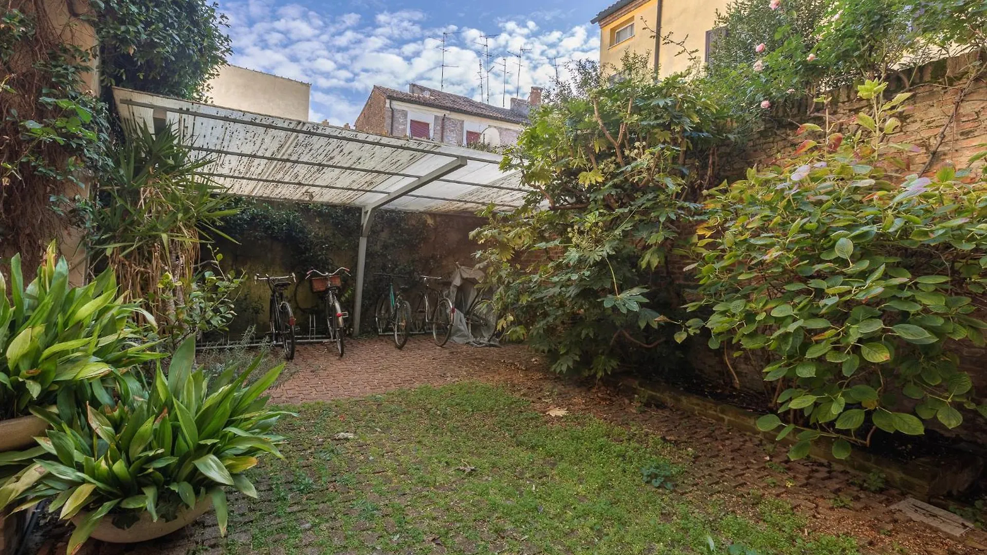 Exclusive Duplex Apartment In The City Center X9! Ferrara Italy